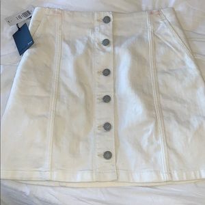 Aritzia white skirt